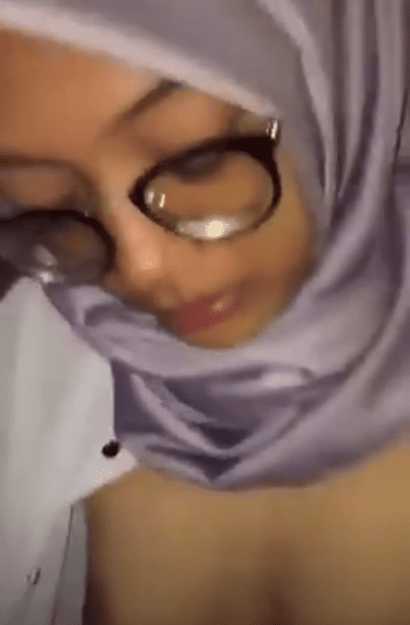 Bokep Indo Ngentot Jilbab Kacamata