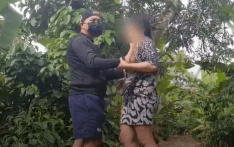 Ngentot Mamah Tiri di Kebun Pak Lurah