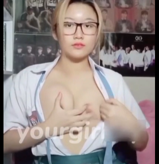 Siswi SMA rambut pirang colmek enak