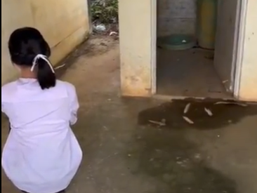 Bocil Siswi SMP Ngentod di Toilet Kantin