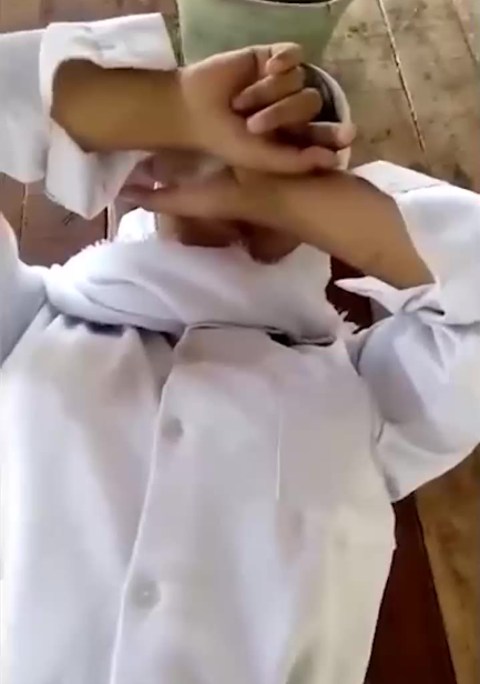 Siswi SMP Perawan Wikwik di Gubuk Nyampe Becek