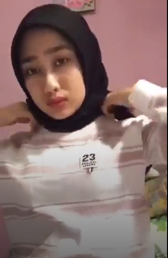 Janda Hijab Pink Meki Masih Sempit